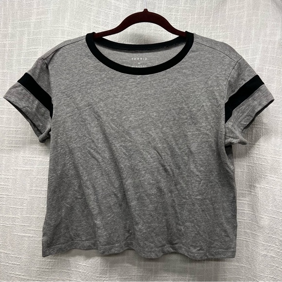 Torrid Gray Crop Tee - Plus Size 00 - Picture 3 of 6